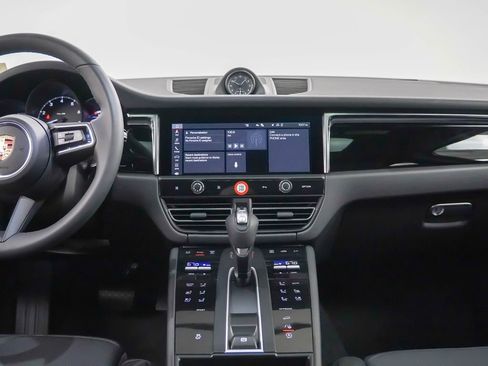 Certified 2026 Porsche Macan image 14