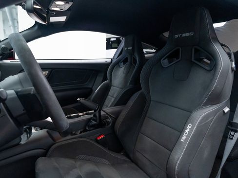 Used 2017 Ford Mustang Shelby GT350 image 12