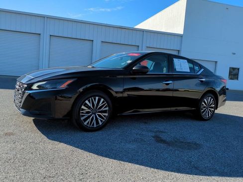 Certified 2024 Nissan Altima 2.5 SV image 2