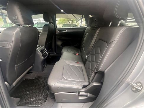 Certified 2026 Volkswagen Atlas Cross Sport SE FWD image 21