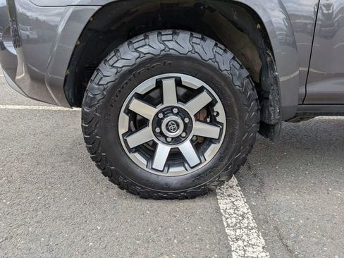 Used 2021 Toyota 4Runner TRD Off-Road Premium w/ Moonroof Package AWD/4WD image 30
