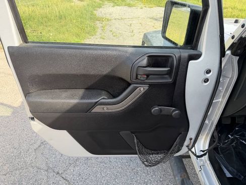 Used 2012 Jeep Wrangler Sport AWD/4WD image 8