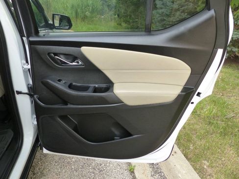 Used 2022 Chevrolet Traverse LS AWD/4WD image 40