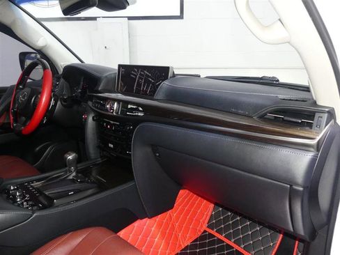 Used 2016 Lexus LX 570 4WD image 24