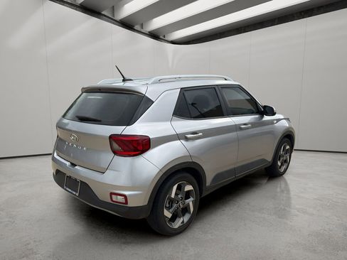 Used 2023 Hyundai Venue SEL w/ Cargo Package image 5