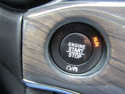 Used 2018 Jeep Grand Cherokee Overland AWD/4WD image 32