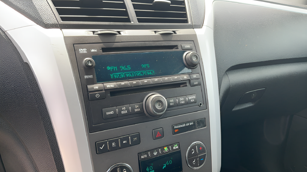 Used 2011 Chevrolet Traverse LT w/ Personal Connectivity Package FWD image 11