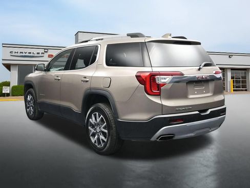 Used 2023 GMC Acadia SLT w/ Preferred Package FWD image 3