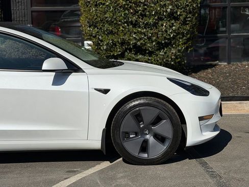 Used 2023 Tesla Model 3 Standard Range image 23