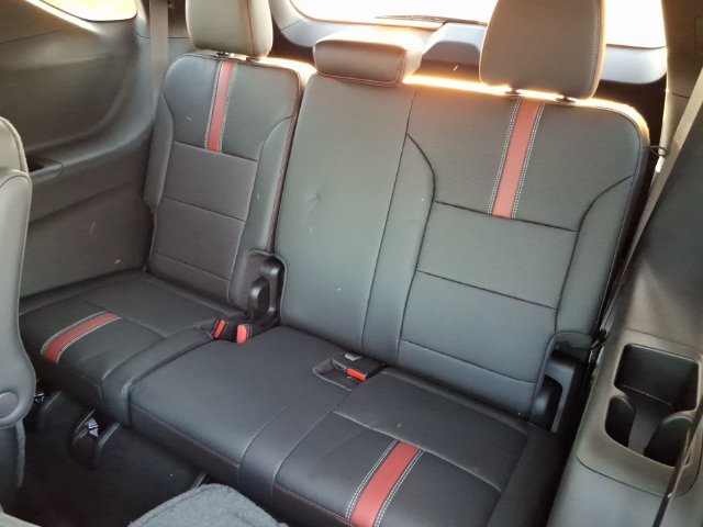 New 2027 Chevrolet Traverse RS w/ LPO, Floor Liner Package AWD/4WD image 10