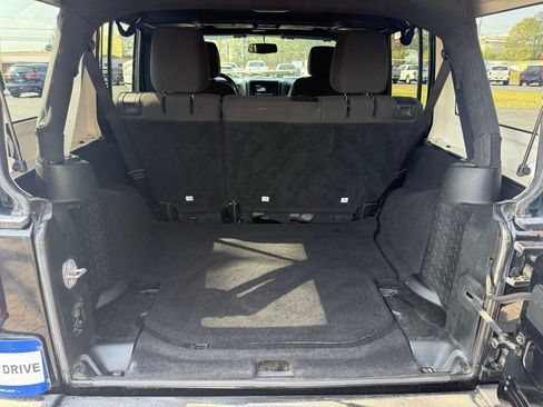 Used 2018 Jeep Wrangler Unlimited Sport S image 17