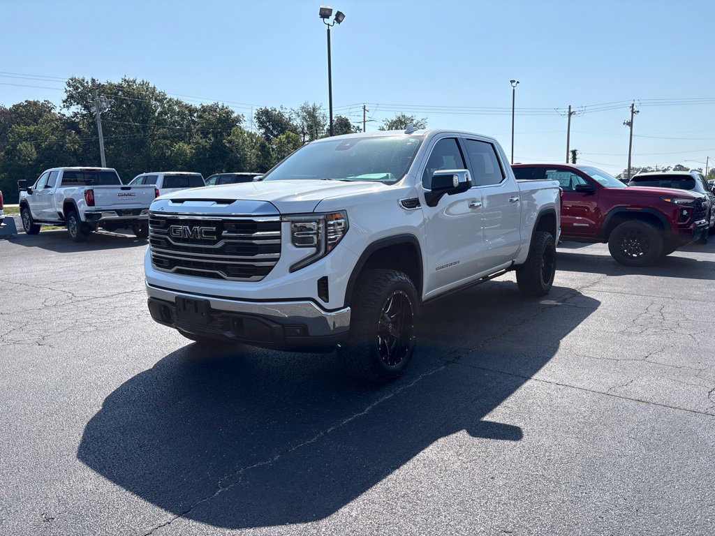 Used 2023 GMC Sierra 1500 SLT w/ SLT Convenience Package AWD/4WD image 4