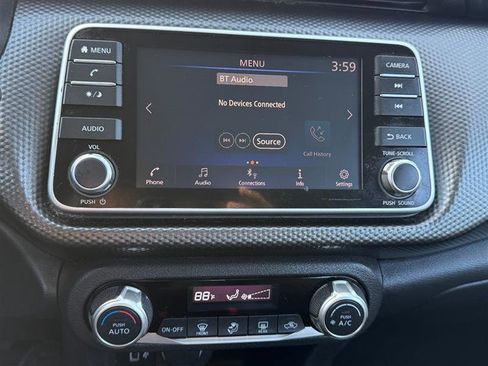 Used 2019 Nissan Kicks SV image 29