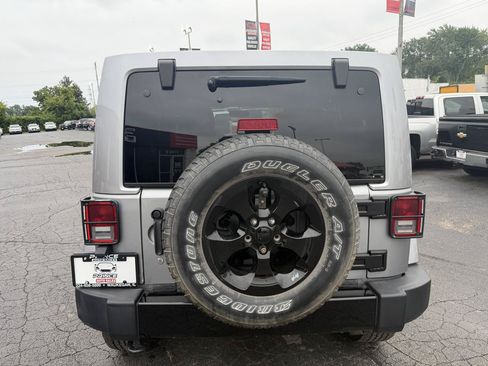 Used 2015 Jeep Wrangler Unlimited Sahara AWD/4WD image 6