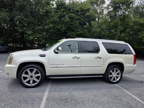 Used 2007 Cadillac Escalade ESV AWD w/ Information Package image 3