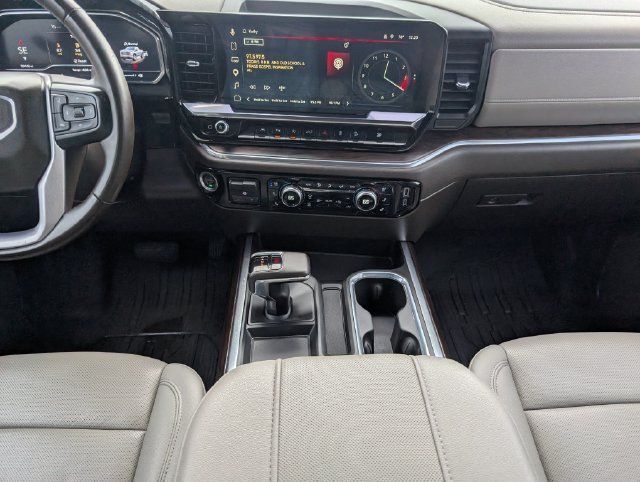 Used 2023 GMC Sierra 1500 SLT w/ SLT Premium Plus Package AWD/4WD image 9