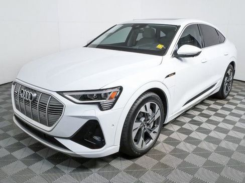 Used 2021 Audi e-tron Prestige w/ Prestige Package image 33