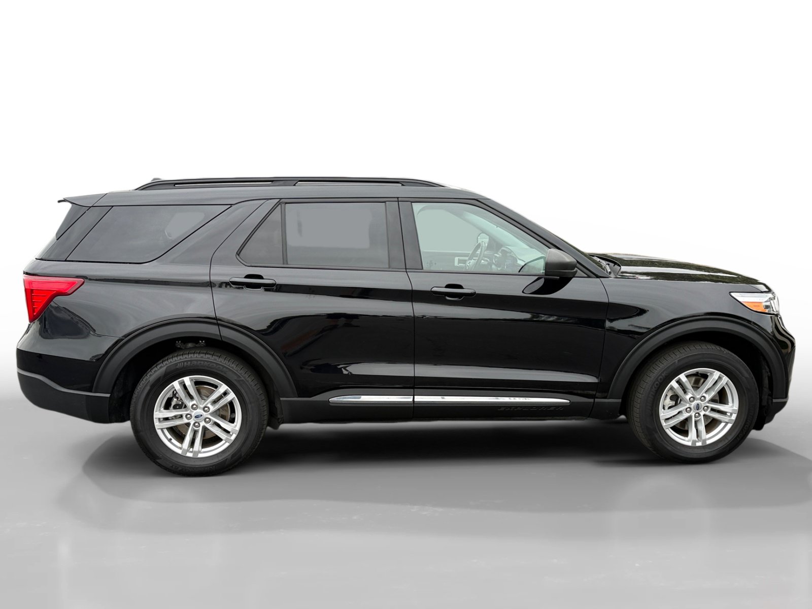 Used 2023 Ford Explorer XLT w/ Equipment Group 202A AWD/4WD image 6