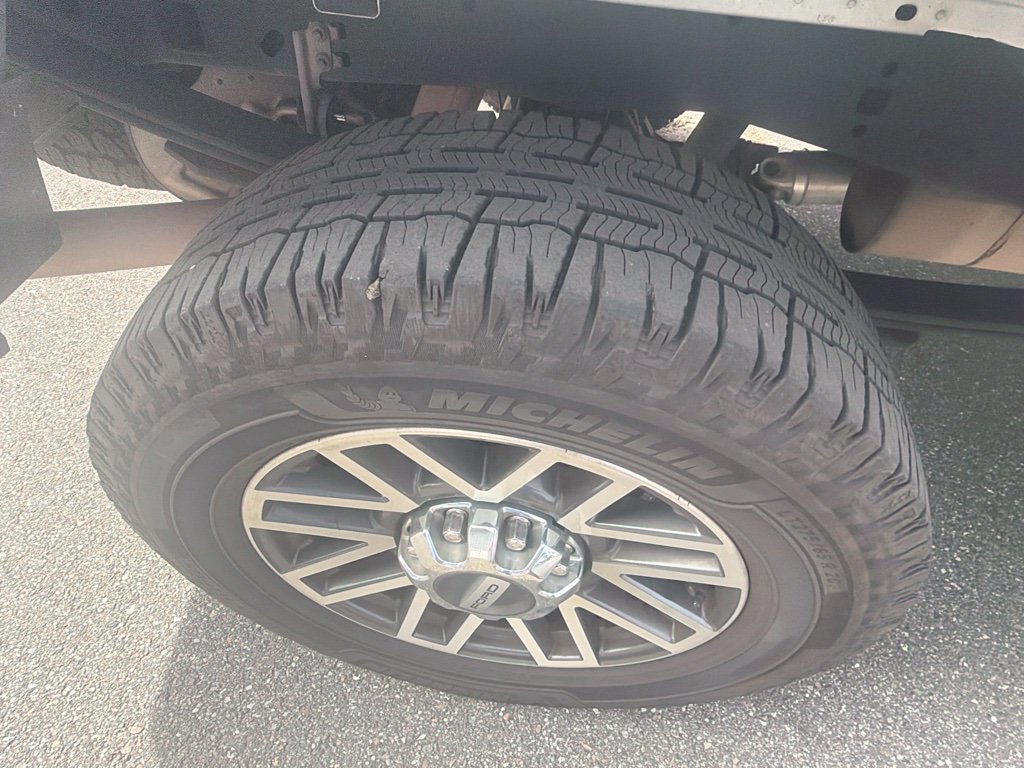 Used 2019 Ford F250 Lariat w/ Lariat Value Package AWD/4WD image 11