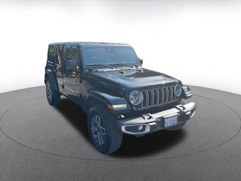 Used 2025 Jeep Wrangler Sahara AWD/4WD image 1