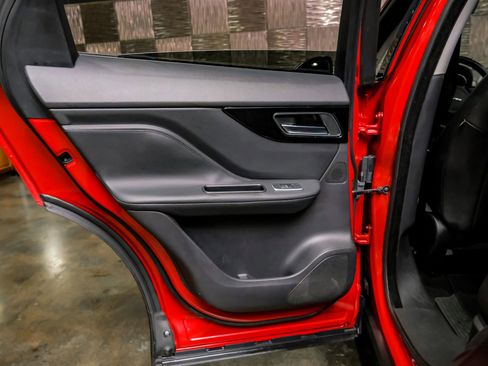 Used 2017 Jaguar F-PACE Premium image 38