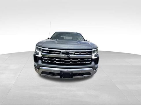Used 2023 Chevrolet Silverado 1500 LTZ w/ LTZ Convenience Package II AWD/4WD image 3