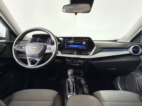 Used 2025 Chevrolet Trax LT w/ LT Convenience Package FWD image 13