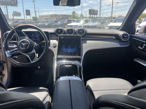 Used 2024 Mercedes-Benz GLC 300 4MATIC image 29