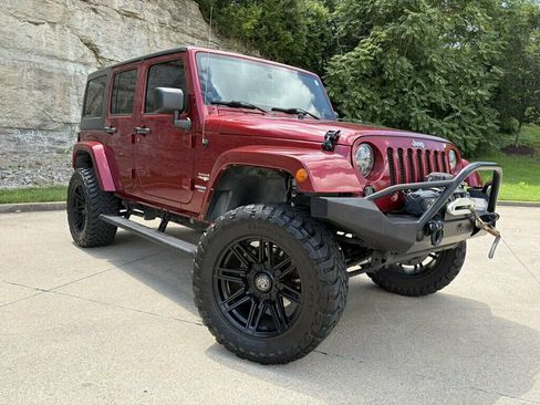 Used 2013 Jeep Wrangler Unlimited Sahara w/ Dual Top Group AWD/4WD image 5