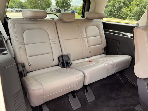 Used 2024 Lincoln Navigator Premiere AWD/4WD image 30
