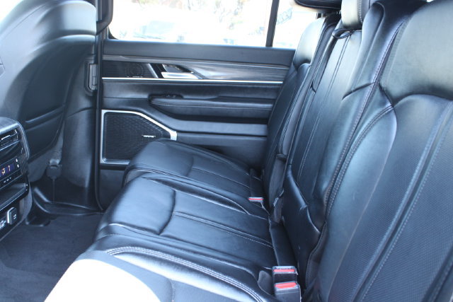 Used 2024 Jeep Wagoneer L Series II w/ Flexible Seating Group AWD/4WD image 41