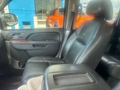 Used 2014 Chevrolet Suburban LTZ AWD/4WD image 19