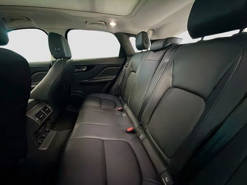 Used 2017 Jaguar F-PACE Premium image 24