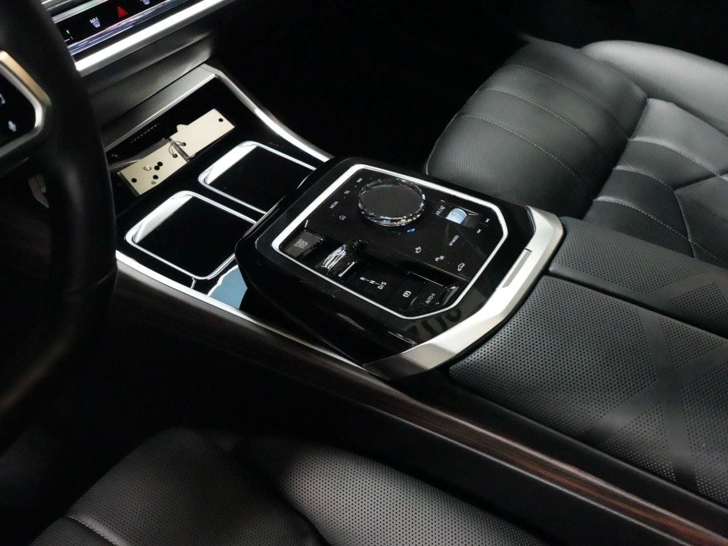 Used 2024 BMW 760i xDrive w/ Executive Package AWD/4WD image 5