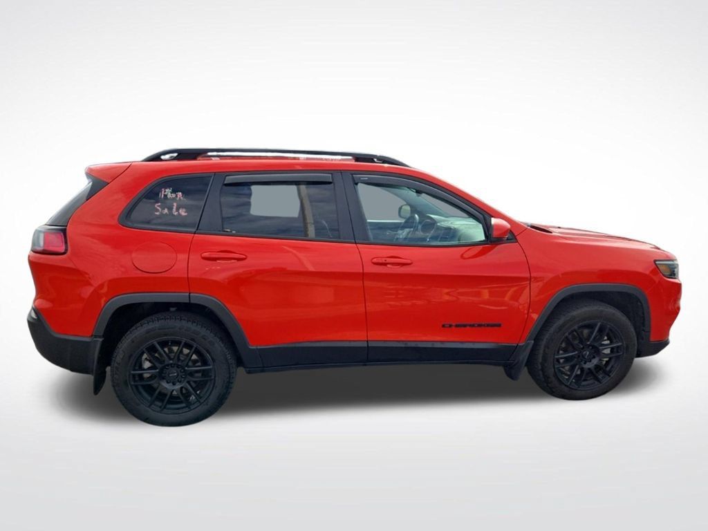 Used 2021 Jeep Cherokee Latitude Plus AWD/4WD image 2
