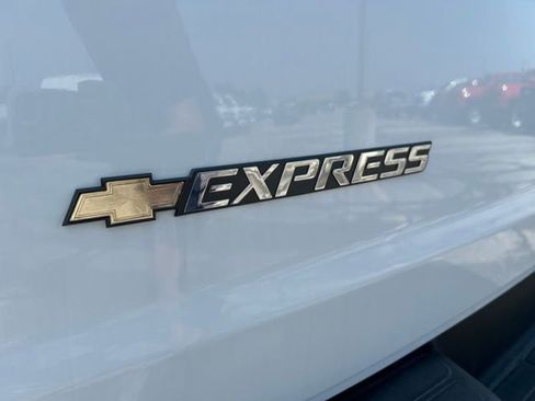 New 2025 Chevrolet Express 2500 w/ Enhanced Convenience Package image 8