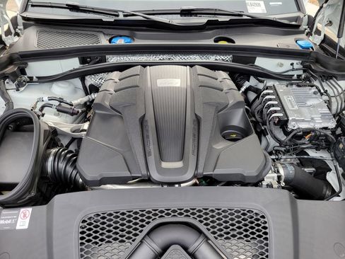New 2025 Porsche Macan S AWD/4WD image 31