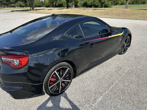 Used 2019 Toyota 86 TRD SE RWD image 6