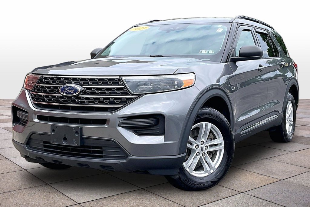 Used 2021 Ford Explorer XLT AWD/4WD image 2