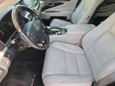 Used 2014 Lexus LS 460 w/ Comfort Package RWD image 20