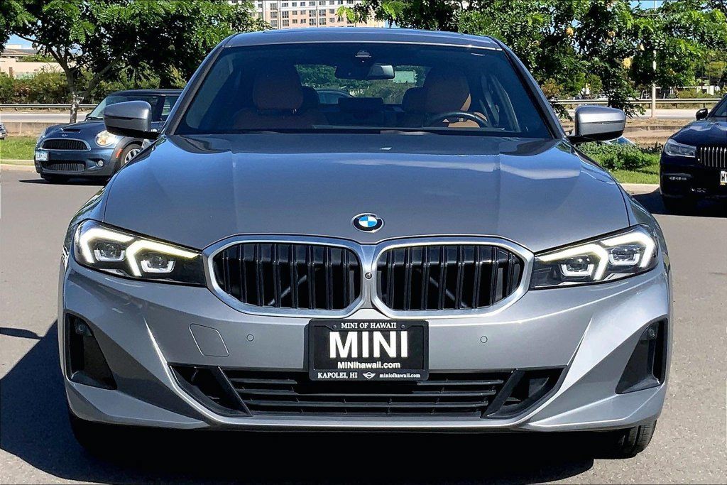 Used 2023 BMW 330i Sedan w/ Parking Assistance Package RWD image 3