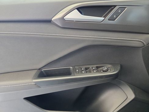 New 2026 Volkswagen Taos SE FWD image 16