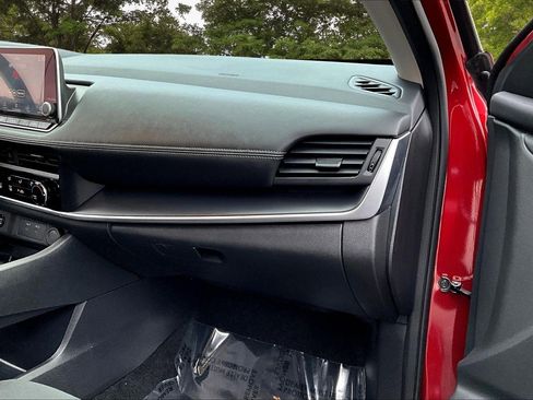 Used 2024 Nissan Rogue S image 28