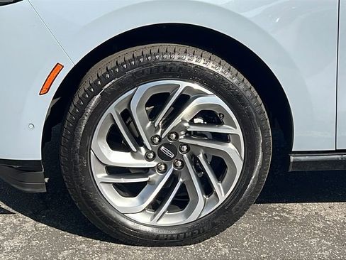 Certified 2025 Lincoln Navigator Reserve image 9