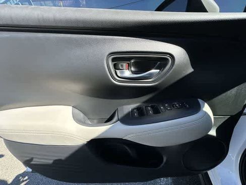 Used 2025 Honda HR-V LX image 15