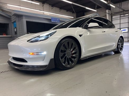 Used 2022 Tesla Model 3 Performance image 3