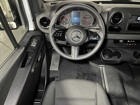 Used 2025 Mercedes-Benz Sprinter 2500 image 34