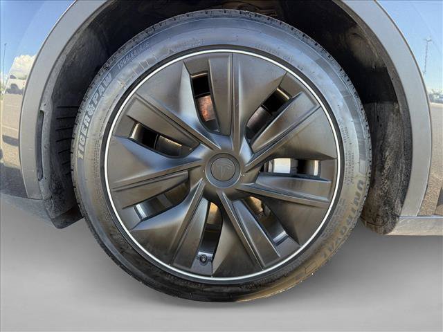 Used 2024 Tesla Model Y Long Range AWD/4WD image 28