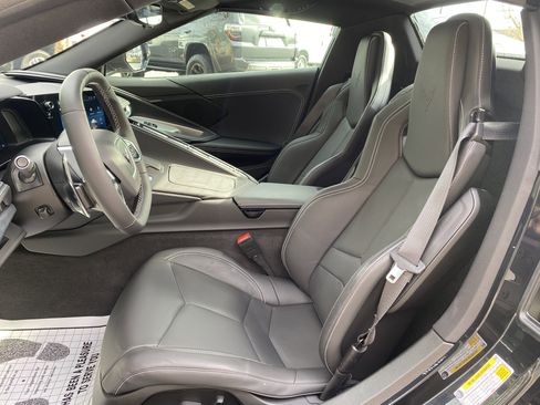 Used 2024 Chevrolet Corvette Stingray Convertible w/ Z51 Performance Package image 17