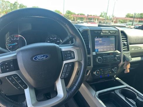 Used 2019 Ford F250 Lariat w/ Lariat Ultimate Package AWD/4WD image 16